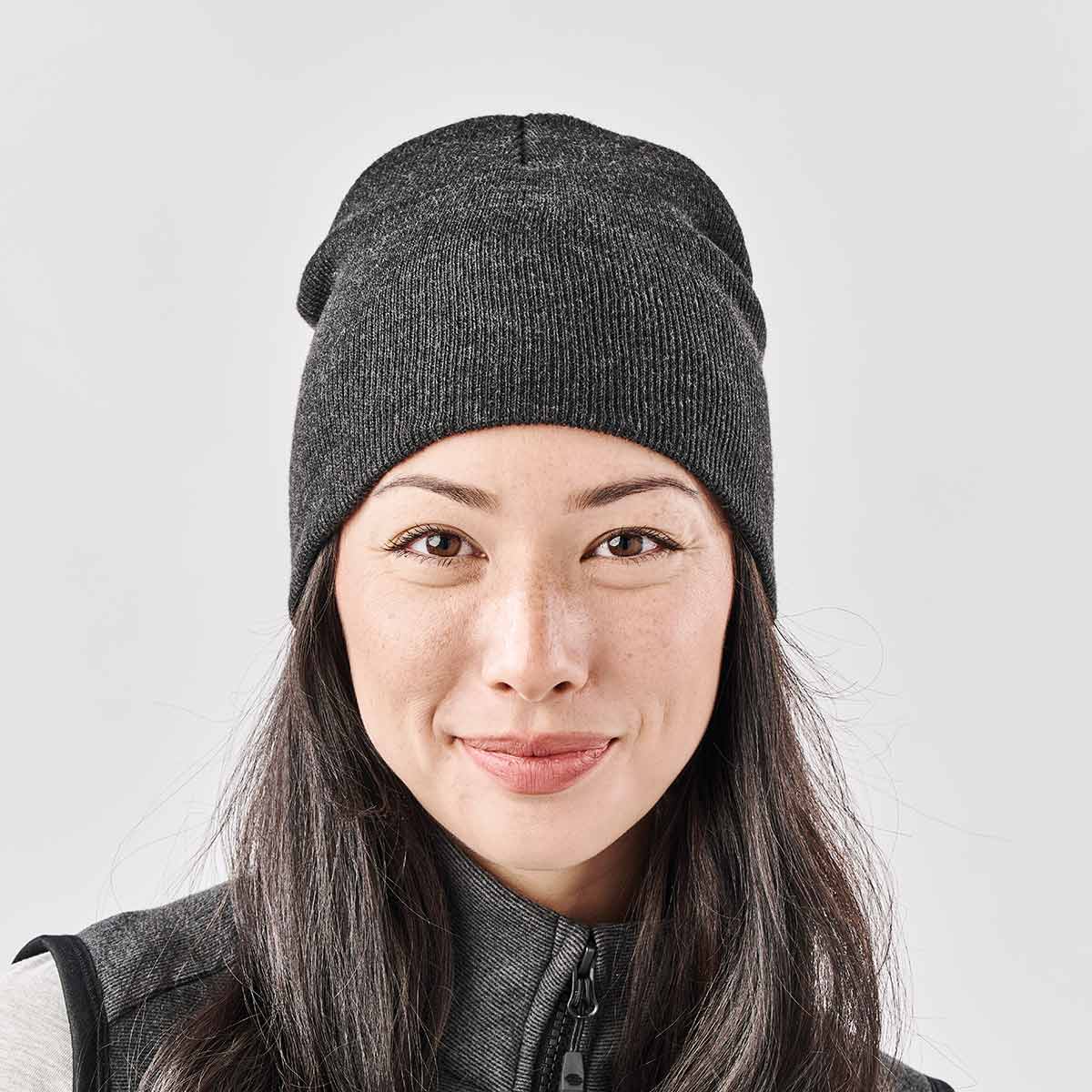 MEER. メーア WOOL KNIT BEANIE CHARCOAL 7115 by Szeki Signature Yak Beanie, Charcoal – Glasswing